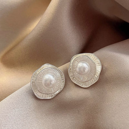 Beautiful Pearl Earring with Unique Style