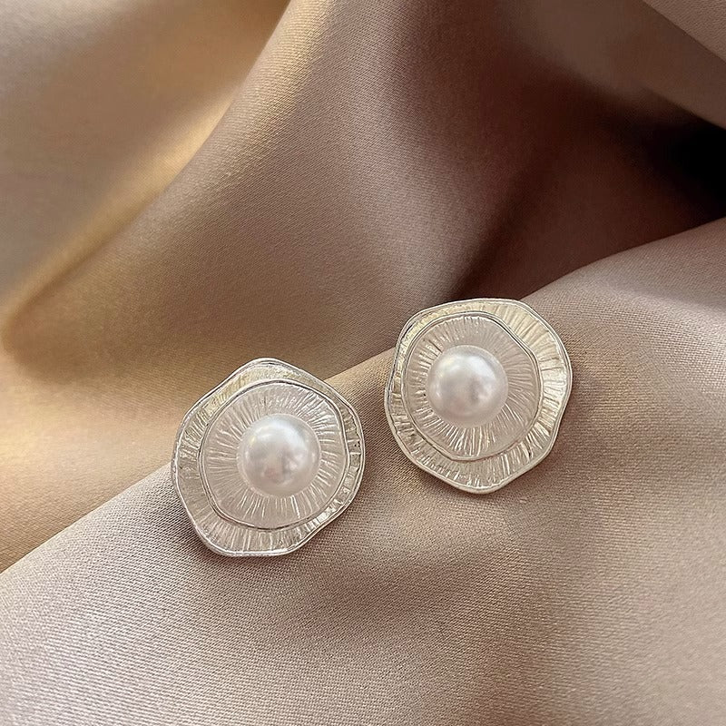 Beautiful Pearl Earring with Unique Style