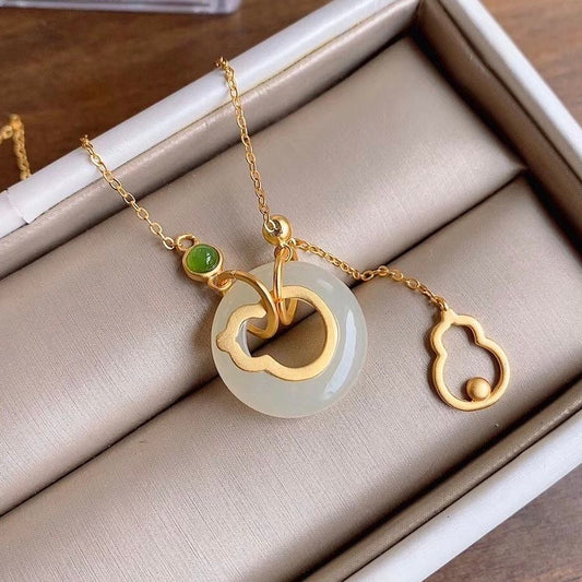 Classic Gold Necklace with Timeless Appeal
