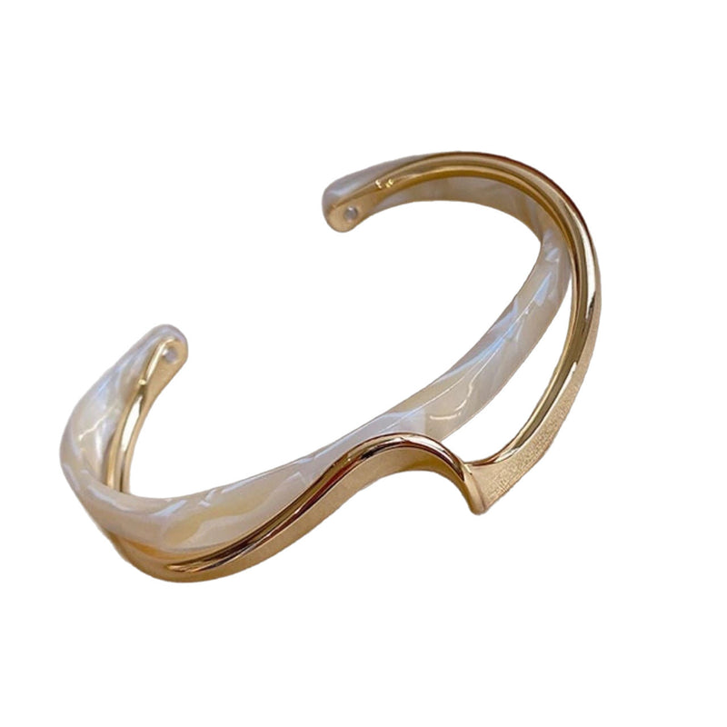 Charming Gold Bracelet for Any Occasion