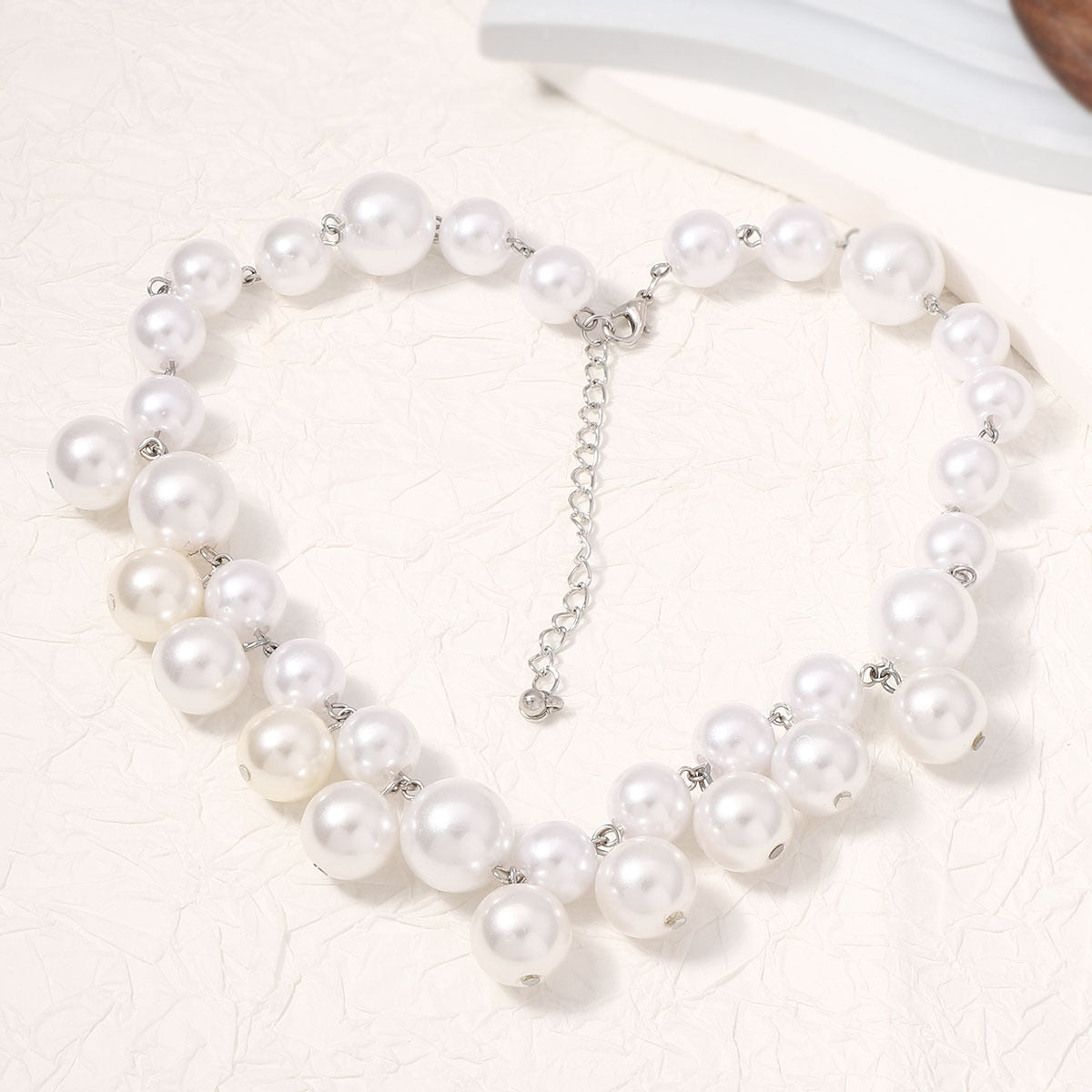 Beautiful Pearl Necklace with Unique Style