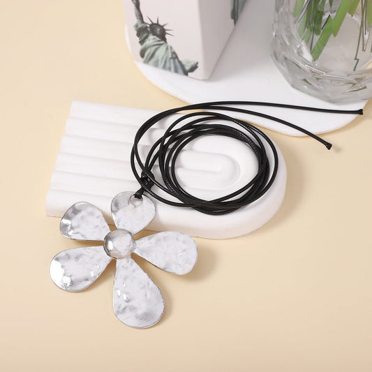 Stunning Necklace for Daily Wear