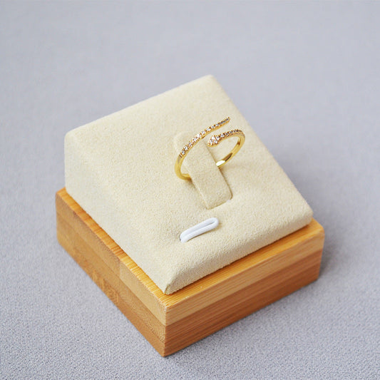 Romantic Gold Ring for Special Moments