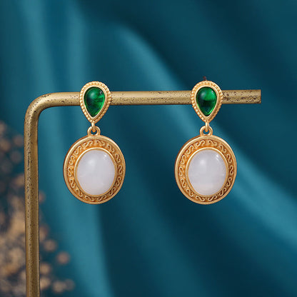 Classic Gold Earring with Timeless Appeal