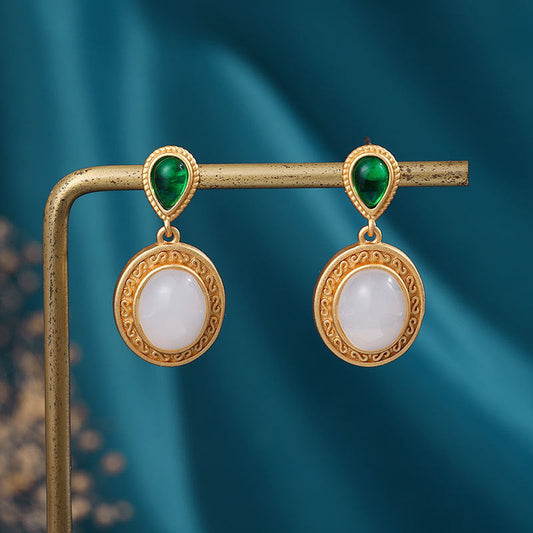 Classic Gold Earring with Timeless Appeal