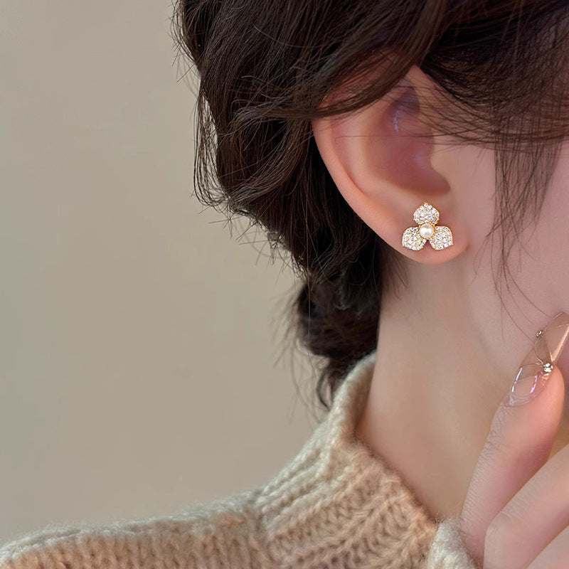 Romantic Pearl Earring for Special Moments