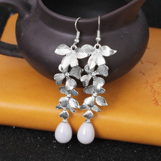 Classic Gold Earring with Timeless Appeal