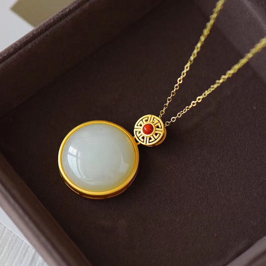 Romantic Silver Necklace for Special Moments