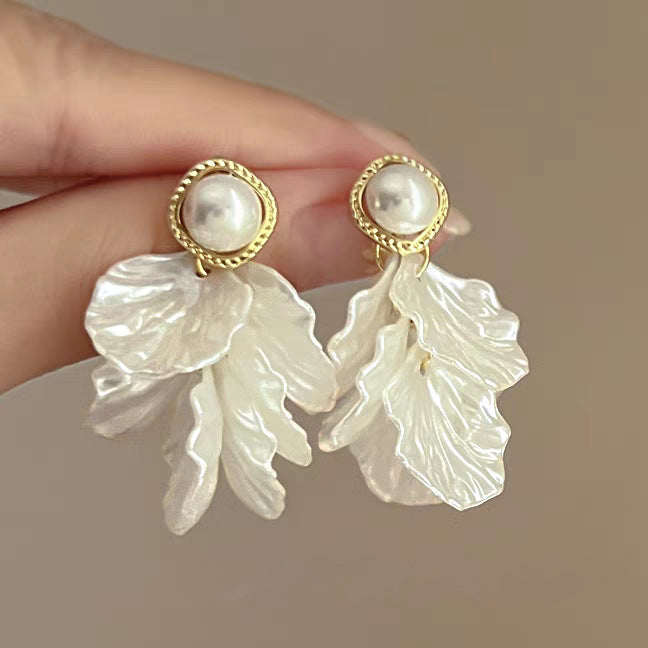 Beautiful Pearl Earring with Unique Style