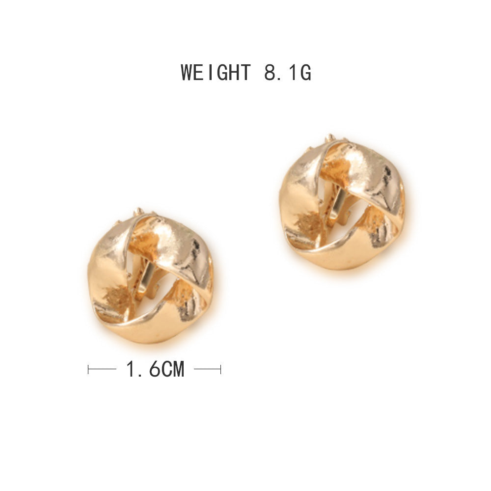 Classic Gold Earring with Timeless Appeal