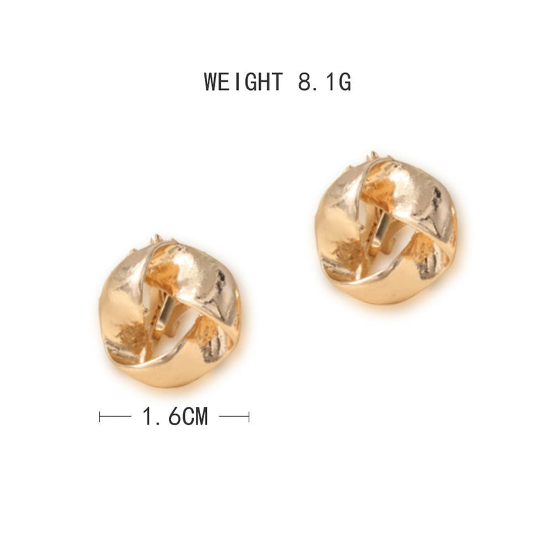 Classic Gold Earring with Timeless Appeal
