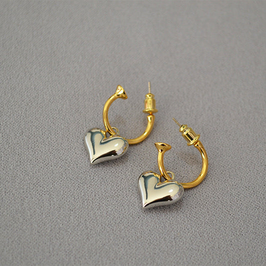 Classic Gold Earring with Timeless Appeal