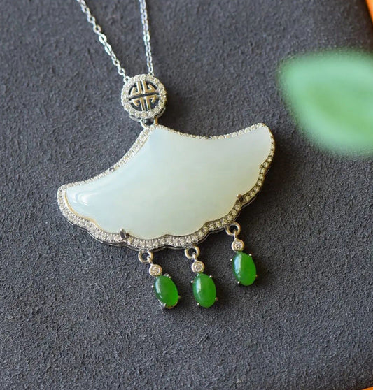 Beautiful Silver Necklace with Unique Style