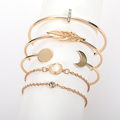 Romantic Gold Bracelet for Special Moments