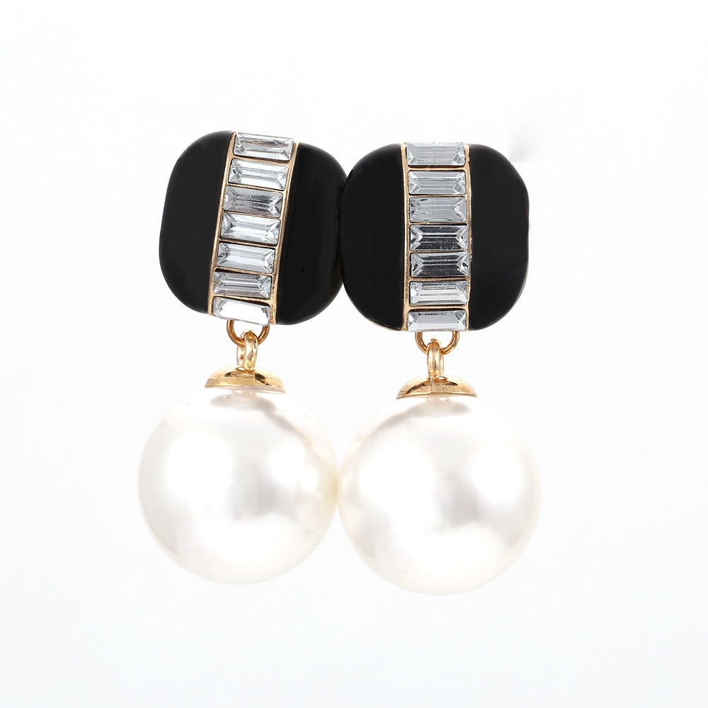 Beautiful Pearl Earring with Unique Style