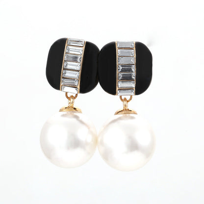 Beautiful Pearl Earring with Unique Style