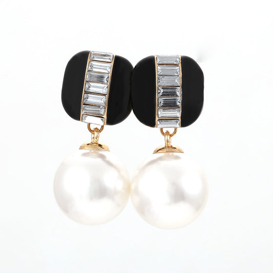 Beautiful Pearl Earring with Unique Style