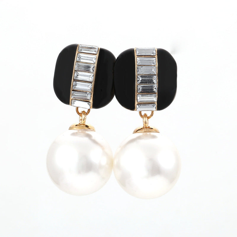 Beautiful Pearl Earring with Unique Style