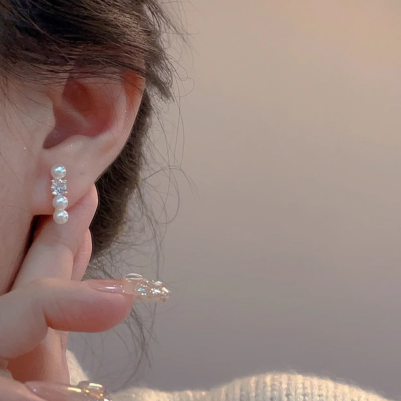 Beautiful Pearl Earring with Unique Style