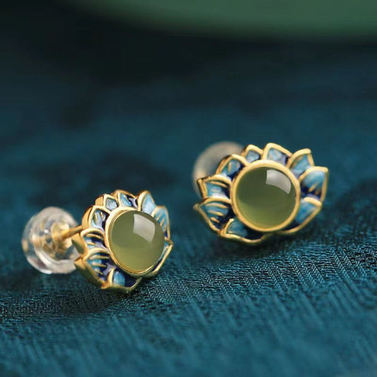 Charming Silver Earring for Any Occasion