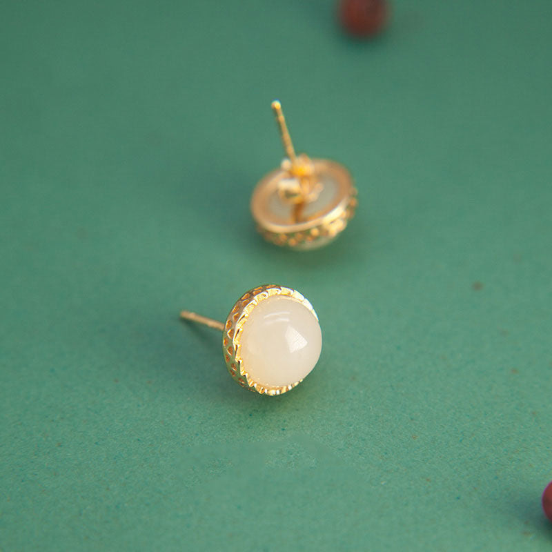 Classic Gold Earring with Timeless Appeal