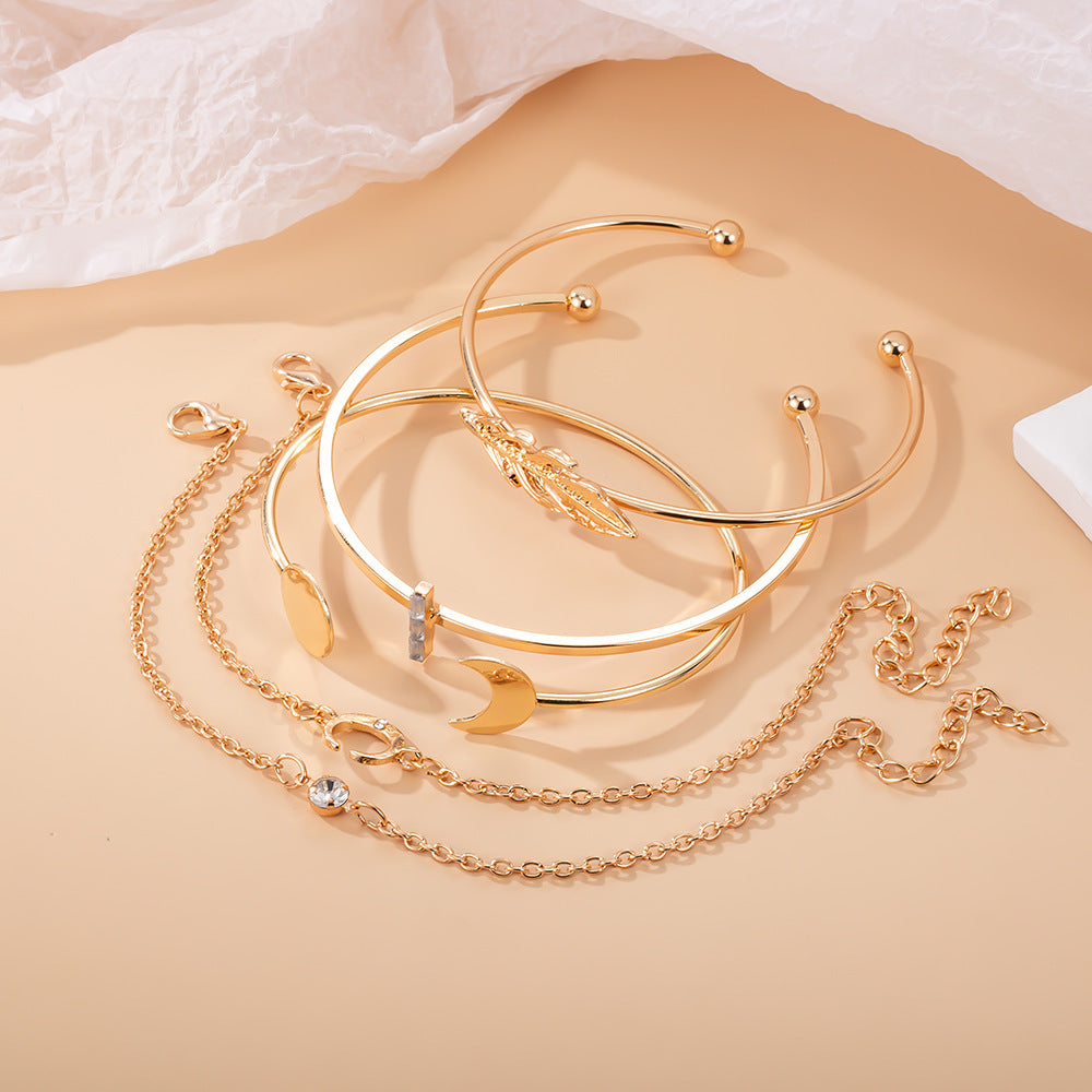 Romantic Gold Bracelet for Special Moments