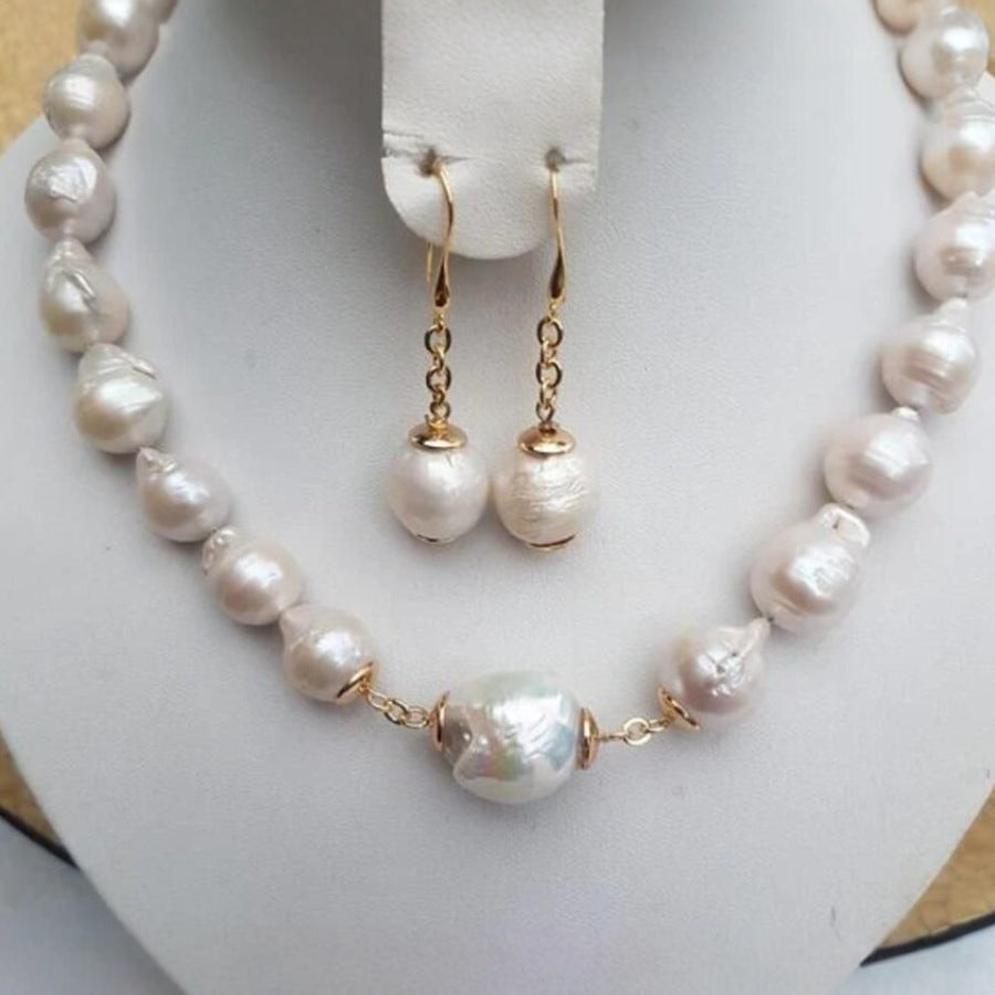 Classic Pearl Necklace with Timeless Appeal