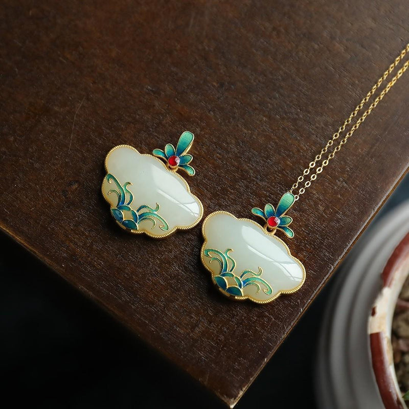 Beautiful Gold Necklace with Unique Style