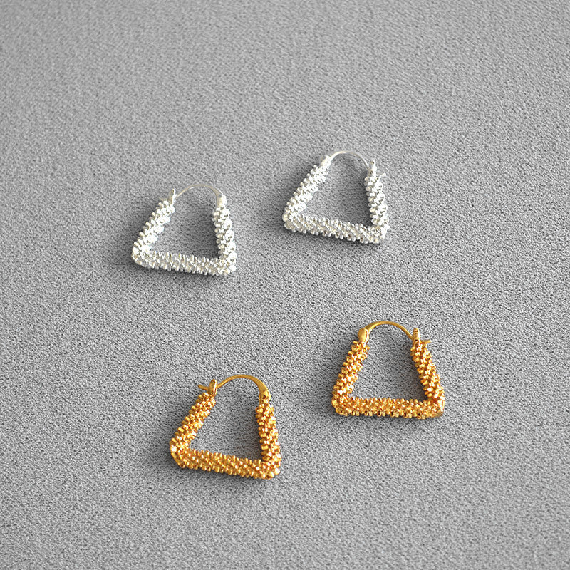 Charming Gold Earring for Any Occasion
