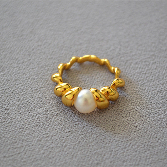 Classic Gold Ring with Timeless Appeal