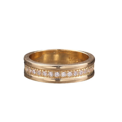 Classic Gold Ring with Timeless Appeal