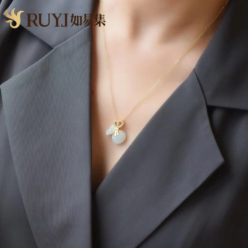 Romantic Silver Necklace for Special Moments
