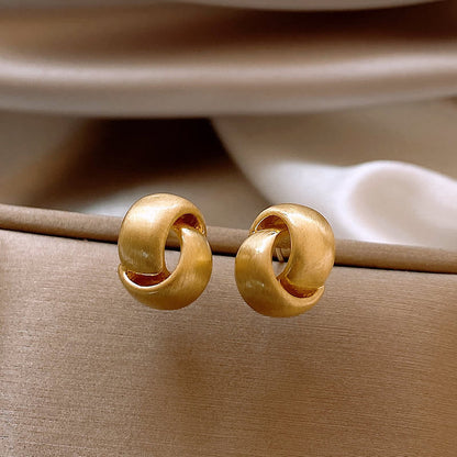 Beautiful Gold Earring with Unique Style