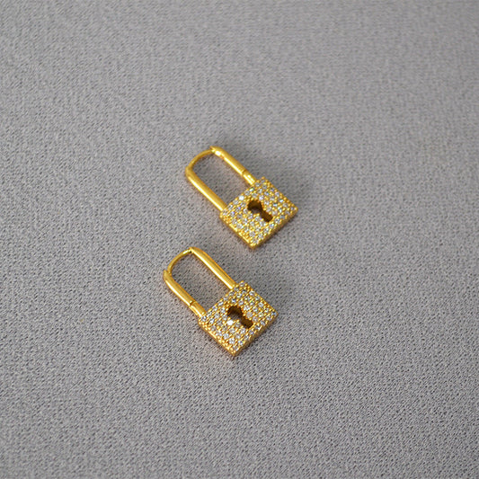 Romantic Gold Earring for Special Moments