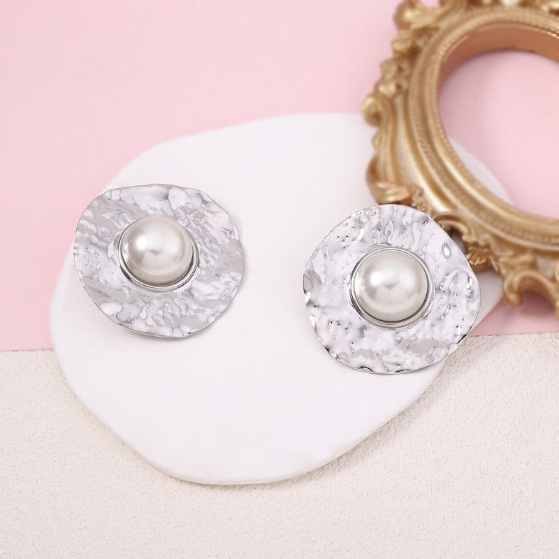 Classic Pearl Earring with Timeless Appeal