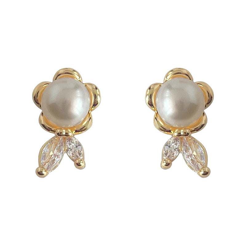 Charming Pearl Earring for Any Occasion