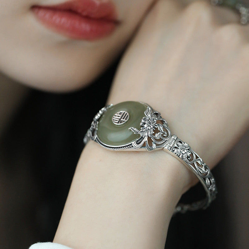 Charming Piece for Any Occasion