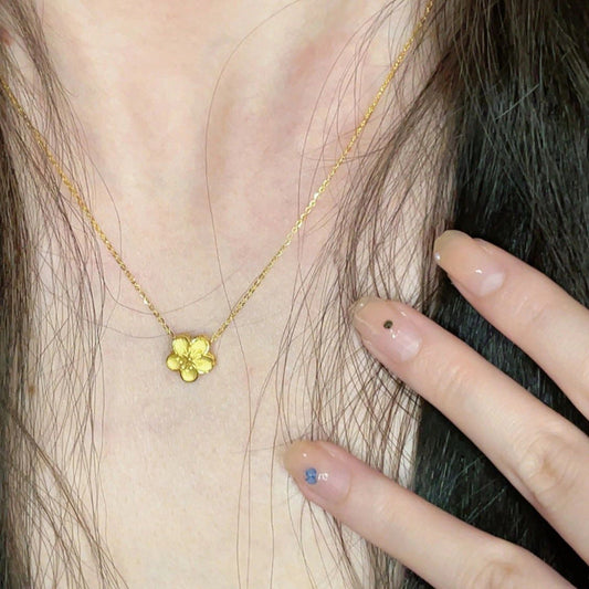 Beautiful Gold Necklace with Unique Style