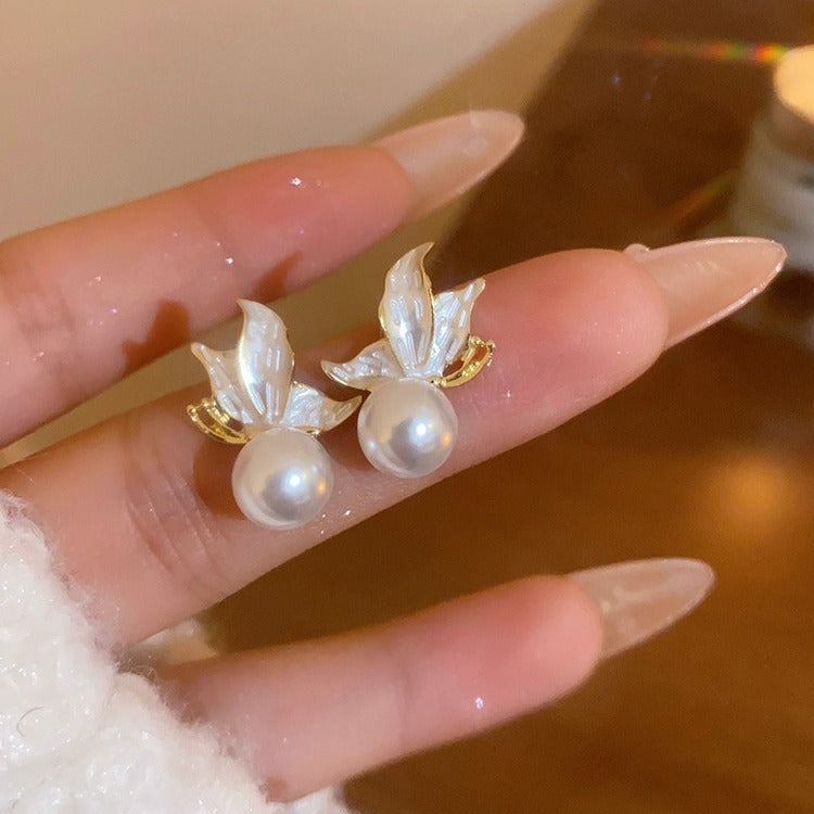 Classic Pearl Earring with Timeless Appeal