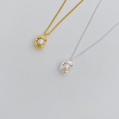 Beautiful Pearl Necklace with Unique Style