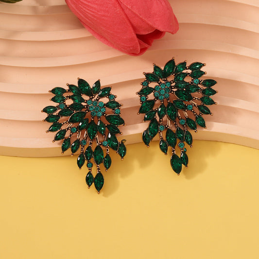 Charming Gold Earring for Any Occasion