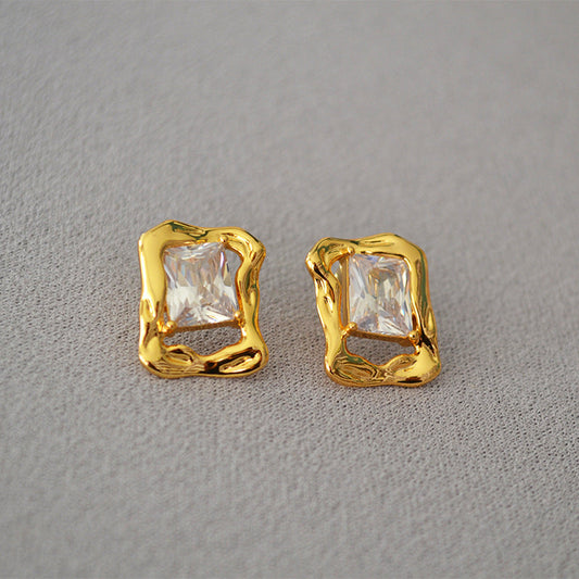 Beautiful Gold Earring with Unique Style