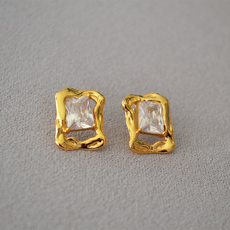 Beautiful Gold Earring with Unique Style