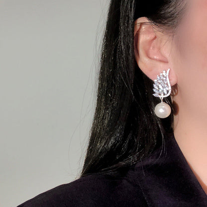 Classic Pearl Earring with Timeless Appeal
