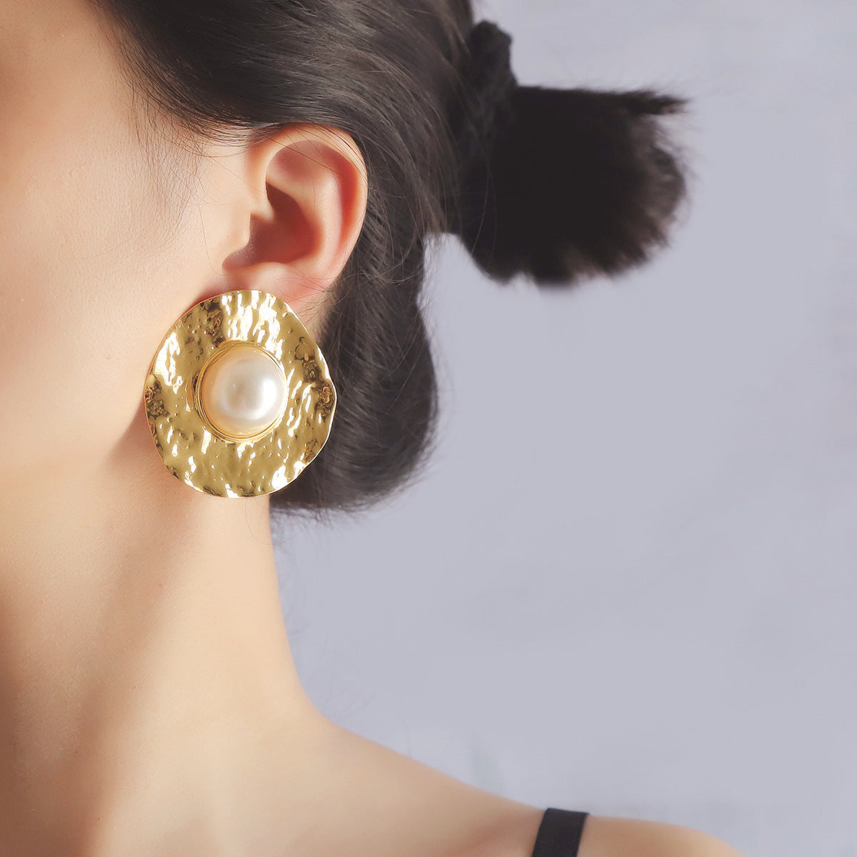 Classic Pearl Earring with Timeless Appeal