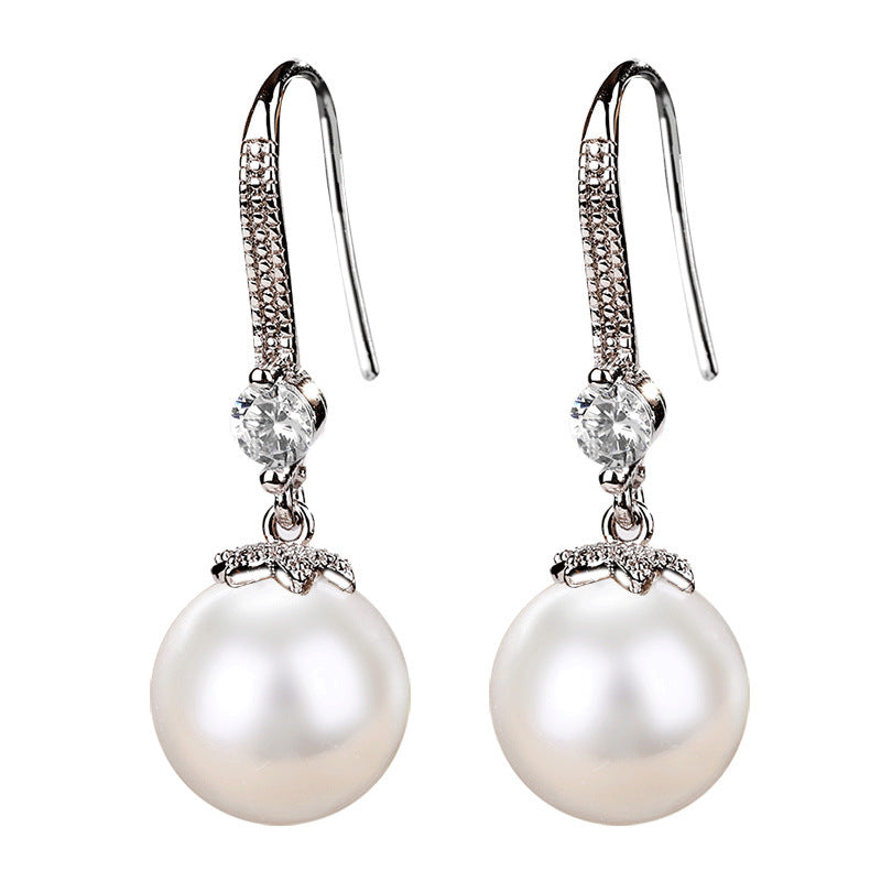 Classic Pearl Earring with Timeless Appeal