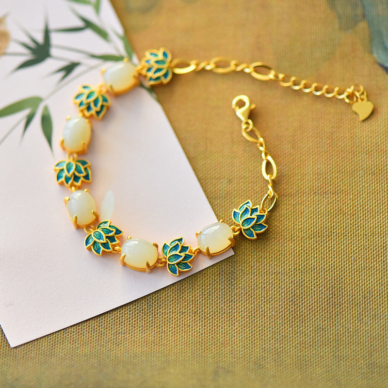 Romantic Gold Bracelet for Special Moments