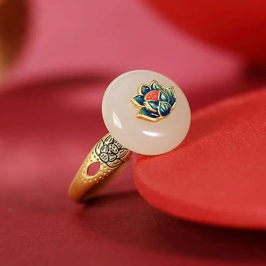 Classic Gold Ring with Timeless Appeal