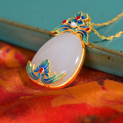 Beautiful Gold Necklace with Unique Style