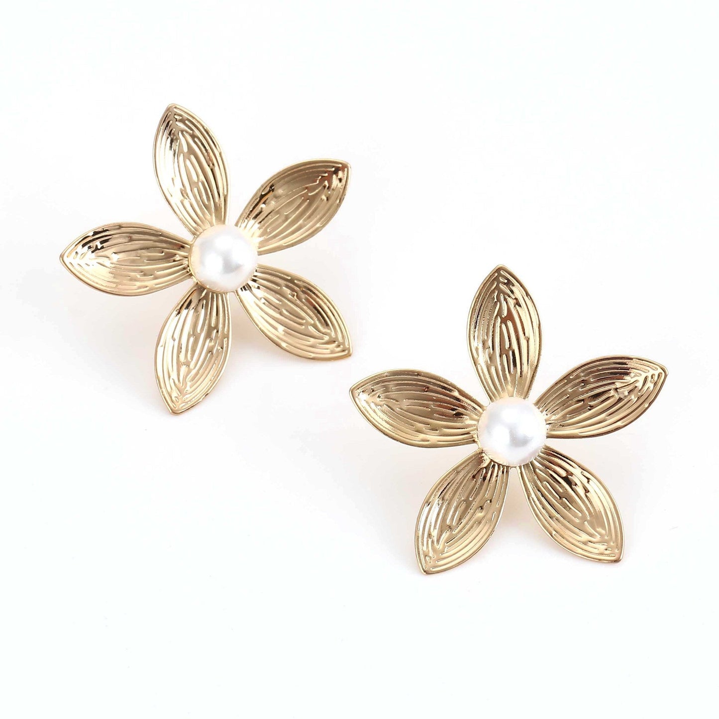 Classic Pearl Earring with Timeless Appeal